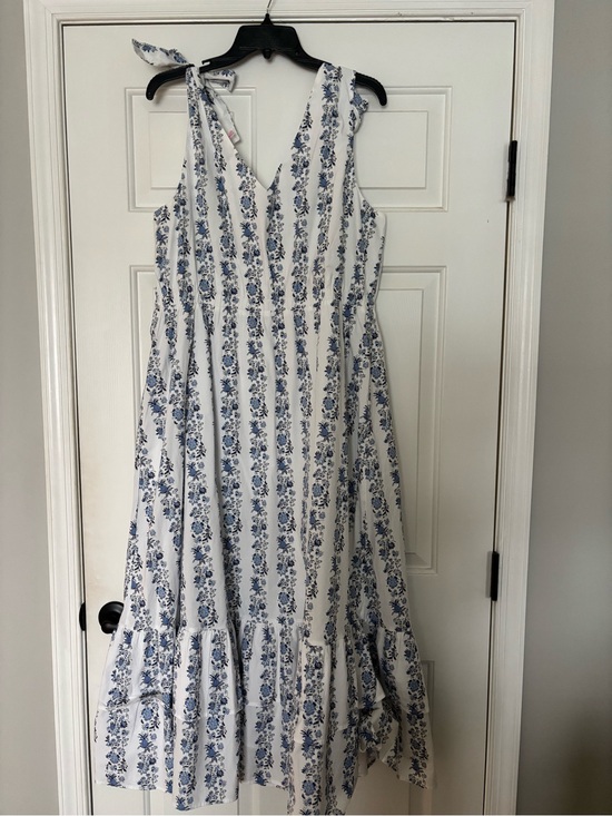 Vineyard Vines Dresses & Skirts - Vineyard Vines White Maxi Dress with Blue Floral Stripe